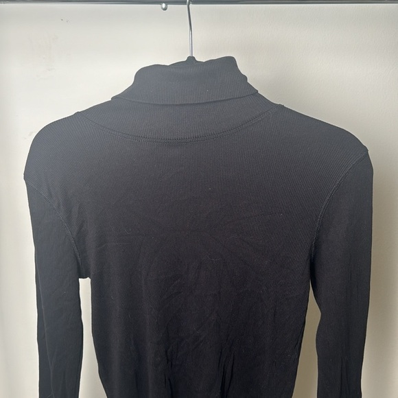 Women's Black Ribbed Soft Magaschoni Long Sleeve Turtleneck Size Med Lightweigt - Picture 2 of 7